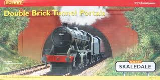 Hornby R8512 Double Brick Tunnel Portal x2