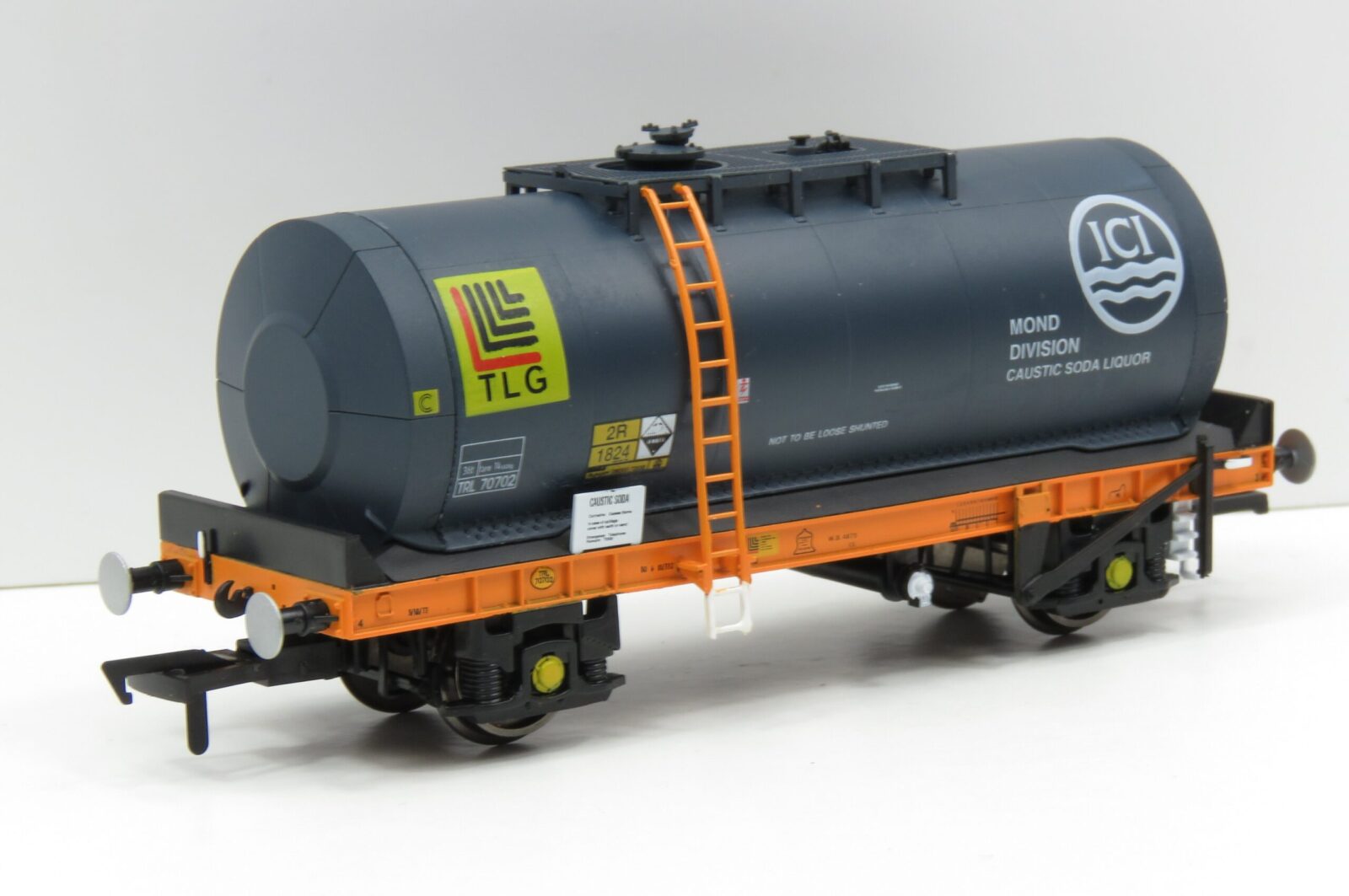 Revolution UA-002, TUA TU013A 51ton Caustic Soda Tank Wagon, ICI Mond - TGL - 70702 - Chester Model Centre