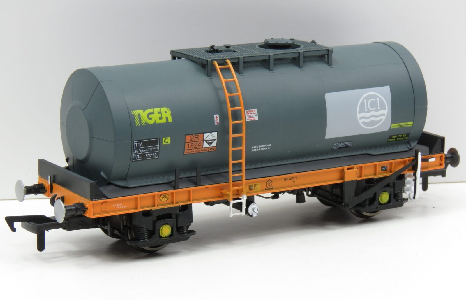 Revolution ATO Tiger TUA-204, TUA TU013A 51ton Caustic Soda Tank Wagon, ATO Grey Panel - TIGER (letters peeled off) - 70726 - Chester Model Centre